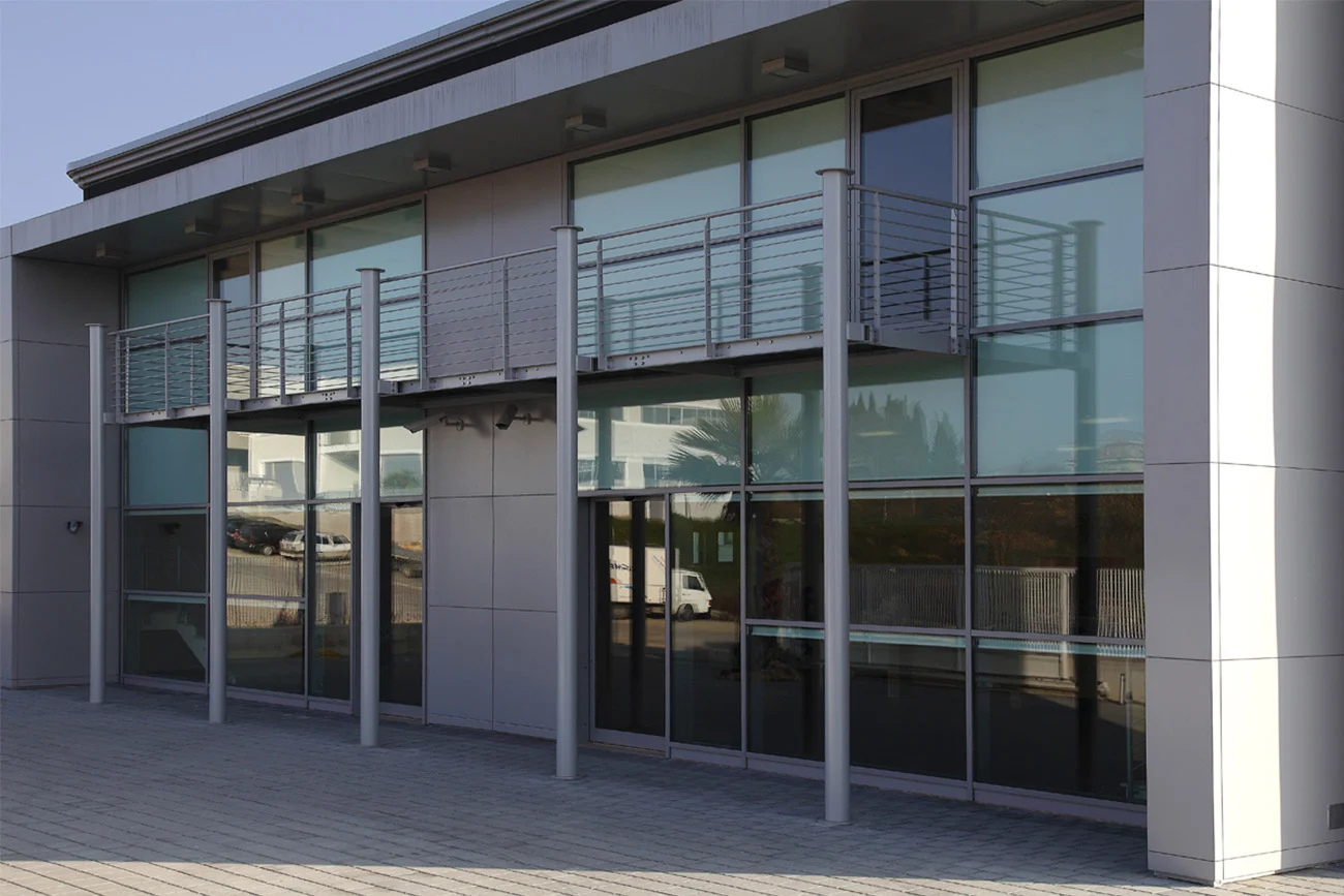 SHÜCO façades en aluminium structure en acier Larson bardage
