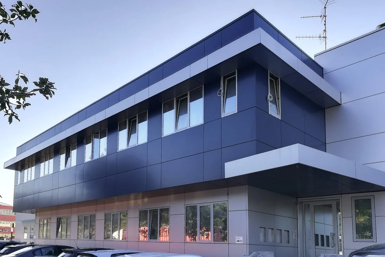 Omec foto facciata edificio rivestimenti composito e infissi