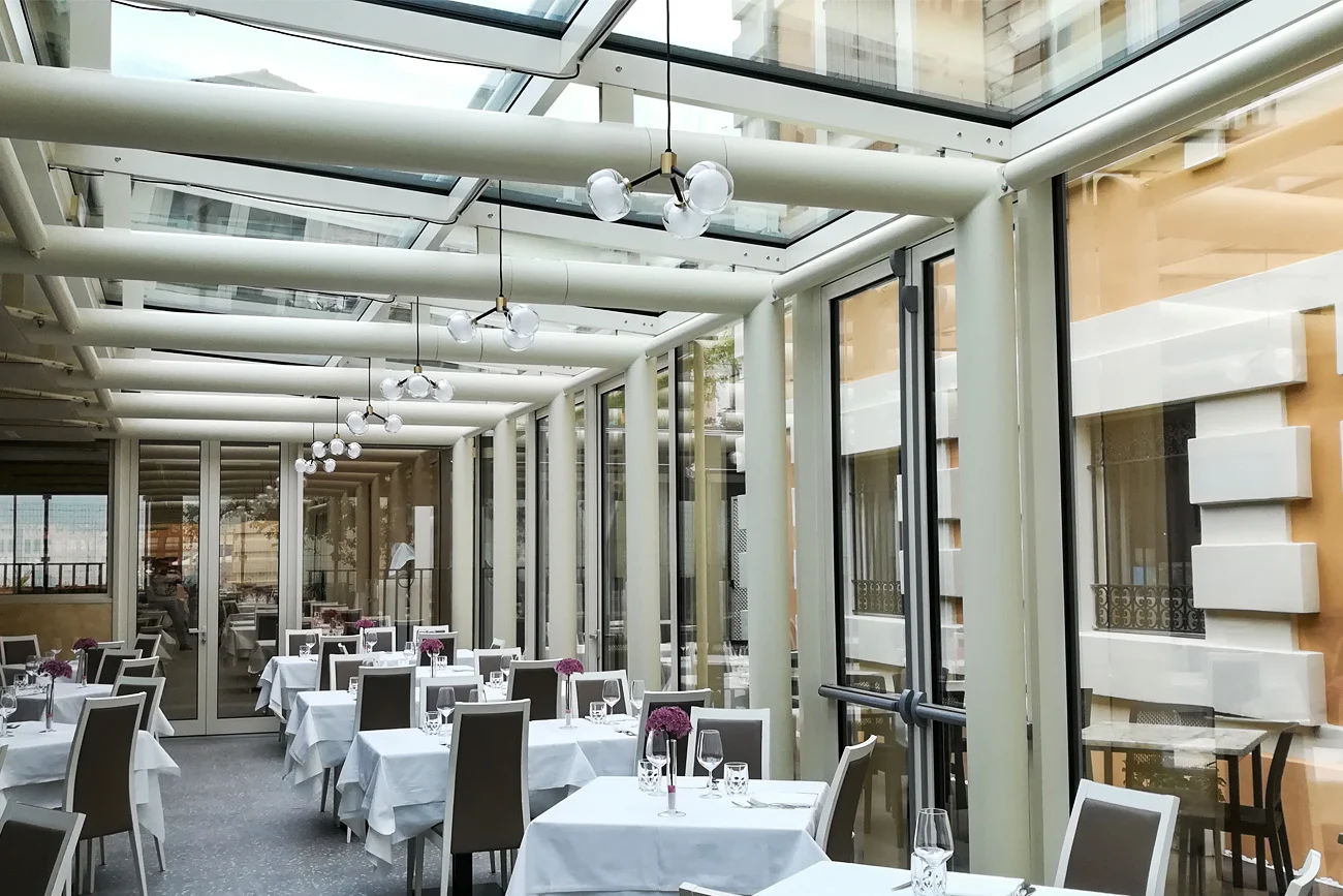 ristorante-giardino-architettura-trasparente-vetrate