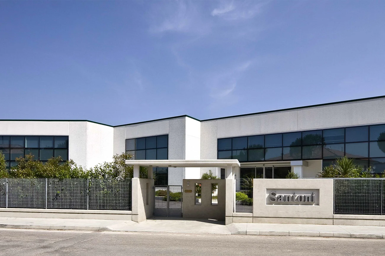 Santoni srl_facciata principale con vetrate_ingresso