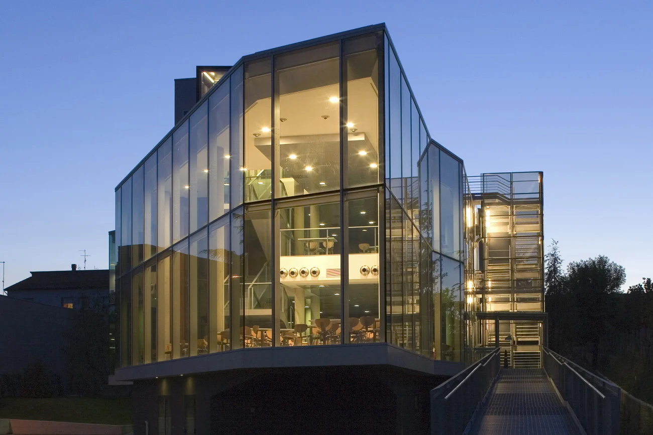 Merloni Elettrodomestici Fabriano façades en verre
